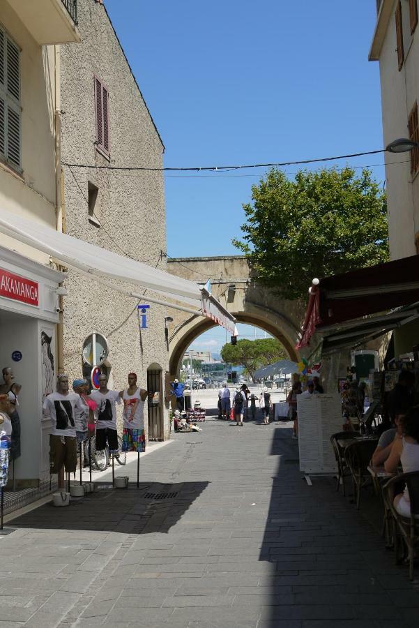 Vieille Ville 1 - Luca'S Apartment, 1 Bedroom, Max 2 Adults And 2 Kids Antibes Exterior foto