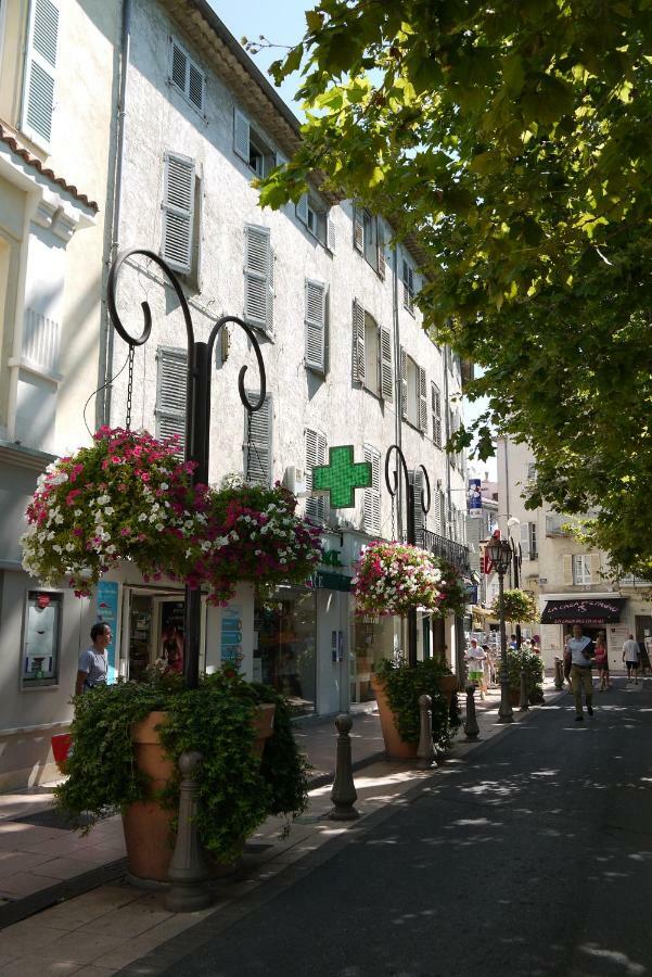 Vieille Ville 1 - Luca'S Apartment, 1 Bedroom, Max 2 Adults And 2 Kids Antibes Exterior foto
